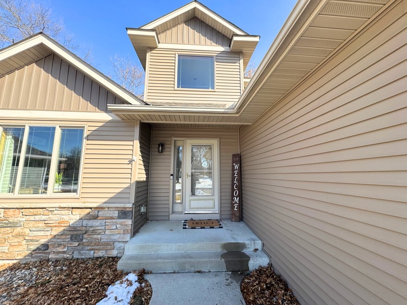 143 Frontier Ct, Sauk Rapids, MN 56379