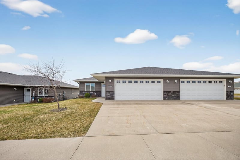 406 Tee Box Ln NE, Stewartville, MN 55976