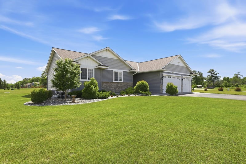 15379 292nd Ave NW, Zimmerman, MN 55398