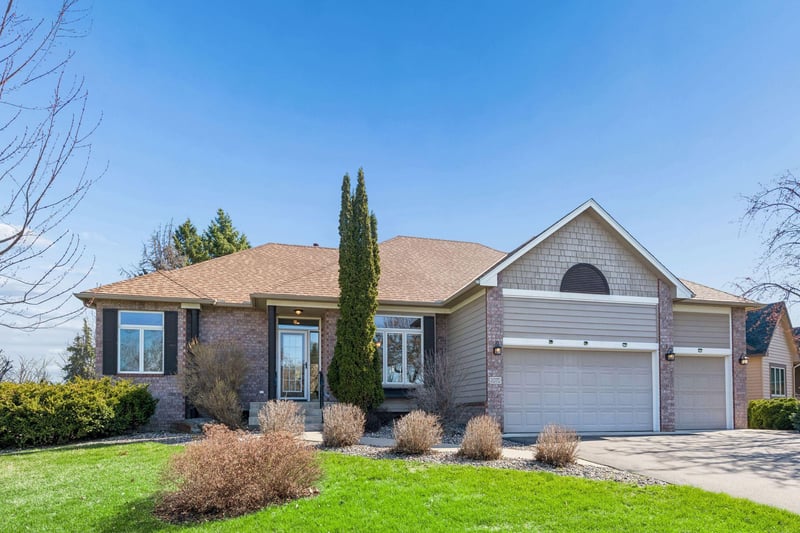 2070 Woodstone Dr, Victoria, MN 55386