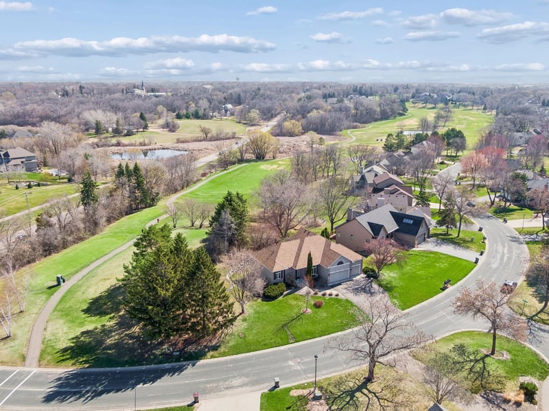 2070 Woodstone Dr, Victoria, MN 55386