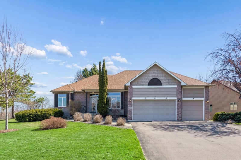 2070 Woodstone Dr, Victoria, MN 55386