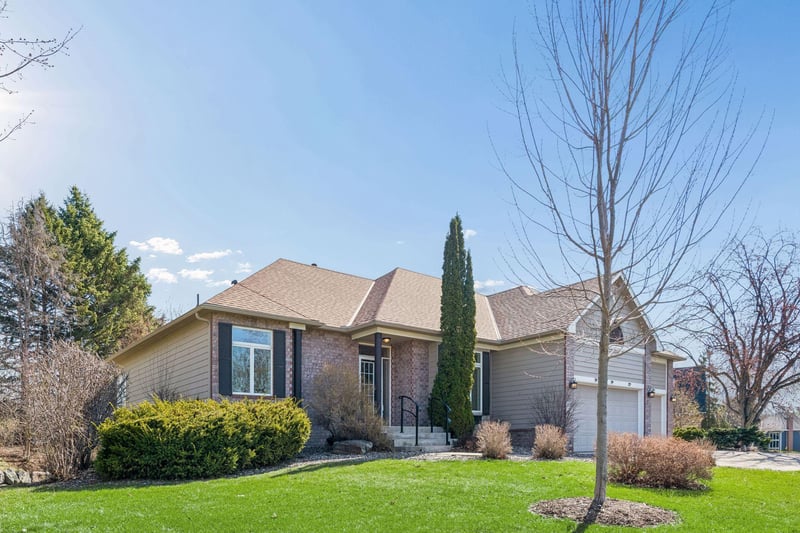 2070 Woodstone Dr, Victoria, MN 55386