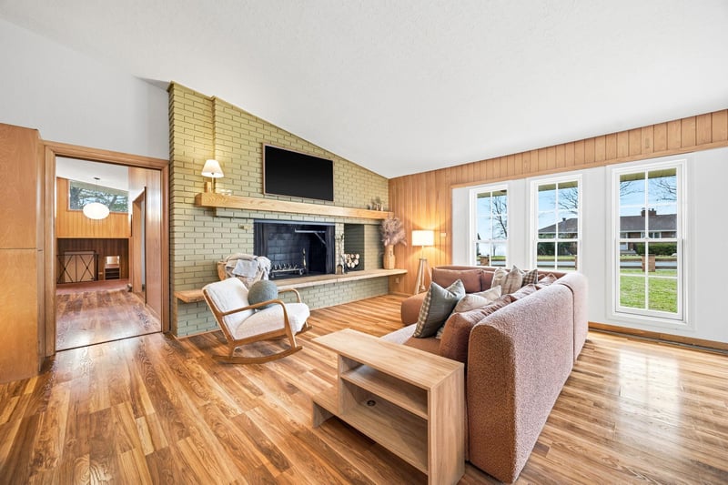 130 Fairlawn Ave E, Winsted, MN 55395