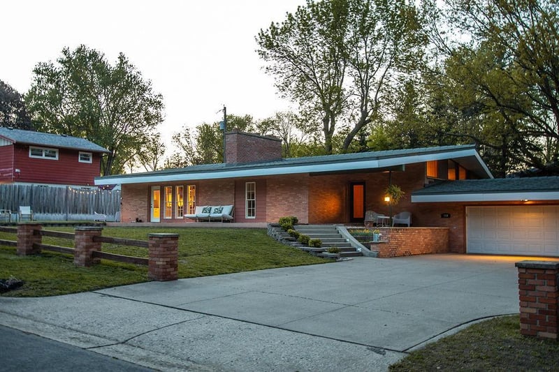 130 Fairlawn Ave E, Winsted, MN 55395