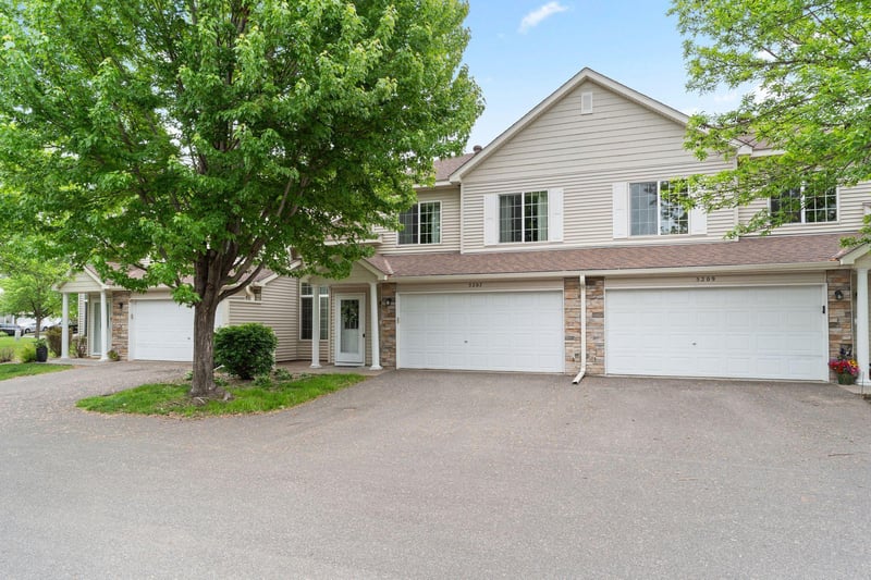 5207 207th St N, Forest Lake, MN 55025