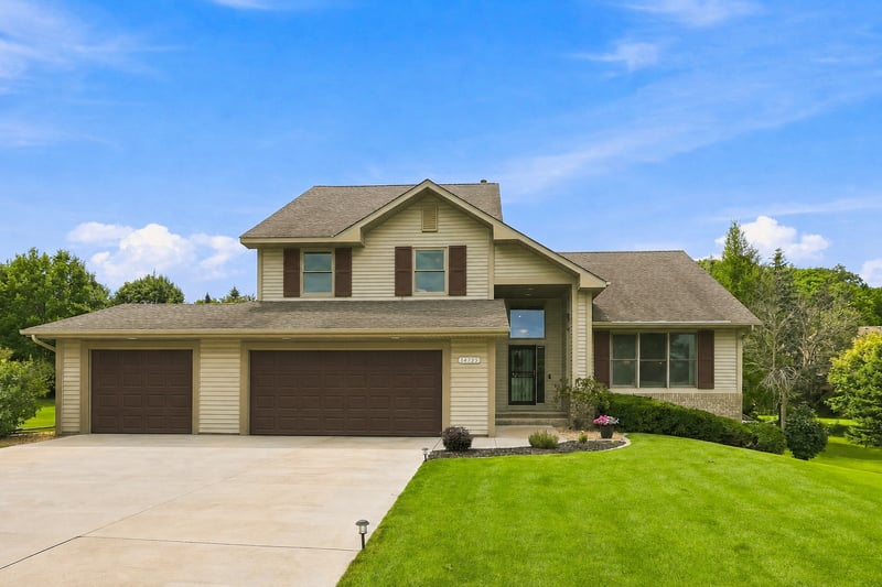 14335 48th Ave N, Plymouth, MN 55446