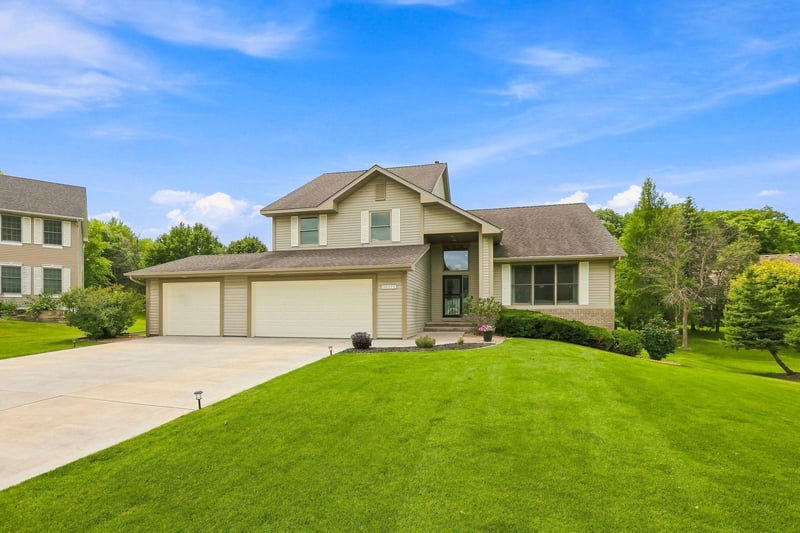 14335 48th Ave N, Plymouth, MN 55446