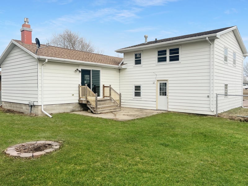 1122 S State St, Fairmont, MN 56031