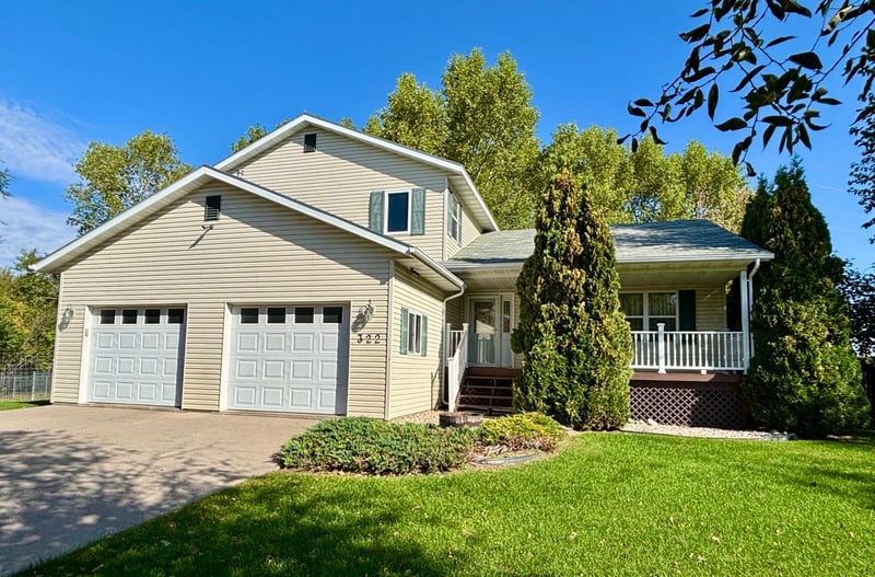 322 Oriole Ave N, Thief River Falls, MN 56701