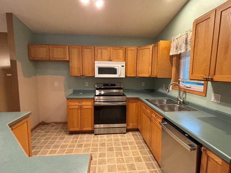 322 Oriole Ave N, Thief River Falls, MN 56701