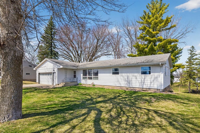 420 5th St SE, Pine Island, MN 55963
