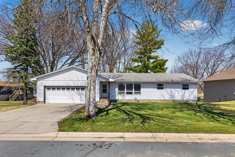 420 5th St SE, Pine Island, MN 55963