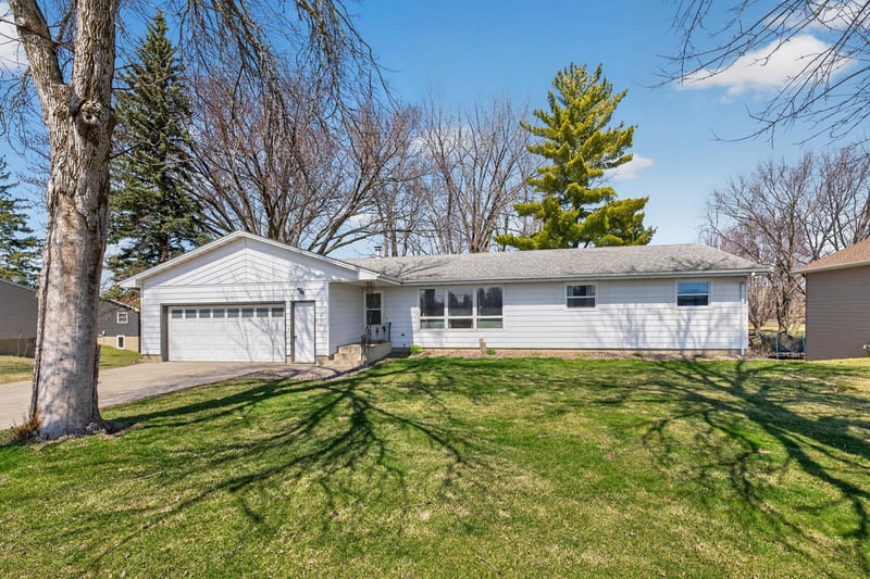 420 5th St SE, Pine Island, MN 55963