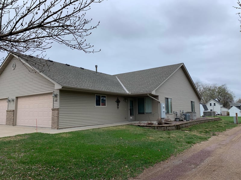 112 S Linden St, Belle Plaine, MN 56011