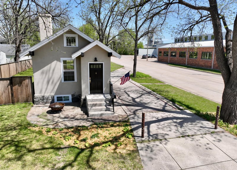301 N 11th St, Olivia, MN 56277
