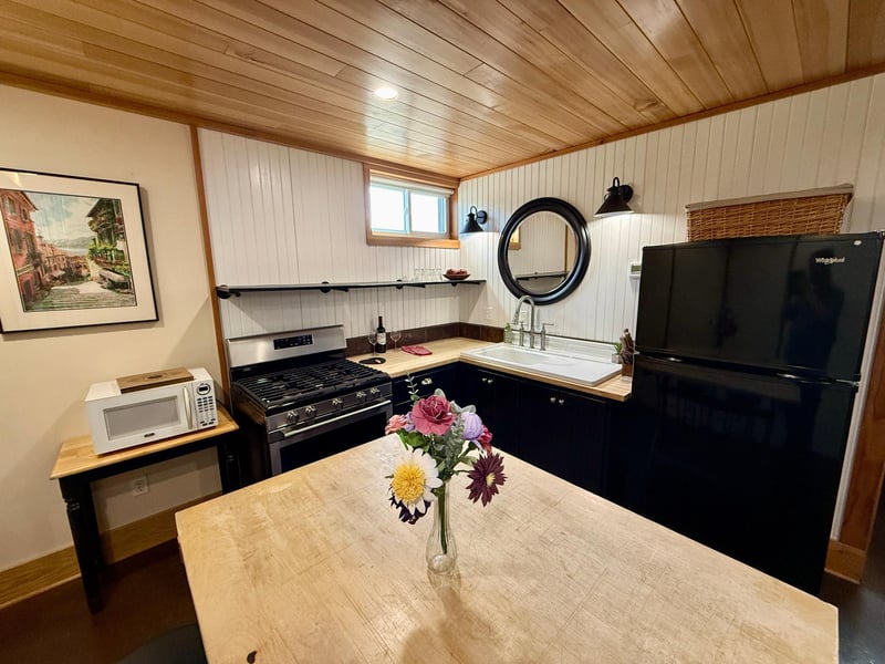 301 N 11th St, Olivia, MN 56277