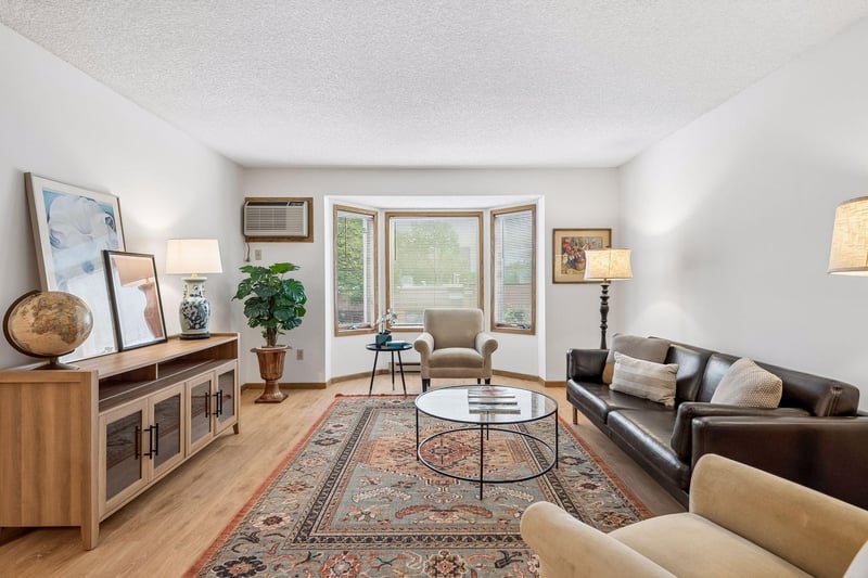 2425 E Franklin Ave #209, Minneapolis, MN 55406