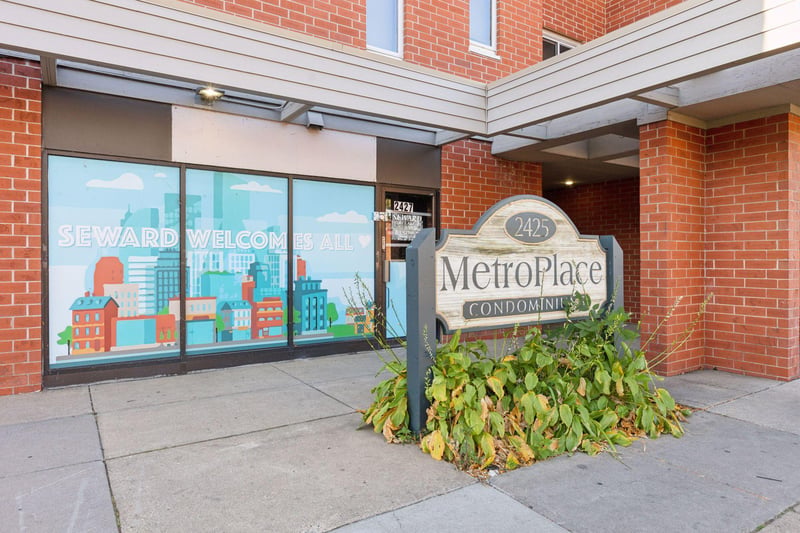 2425 E Franklin Ave #209, Minneapolis, MN 55406
