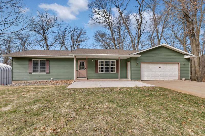31325 Larkspur Ln, Avon, MN 56310