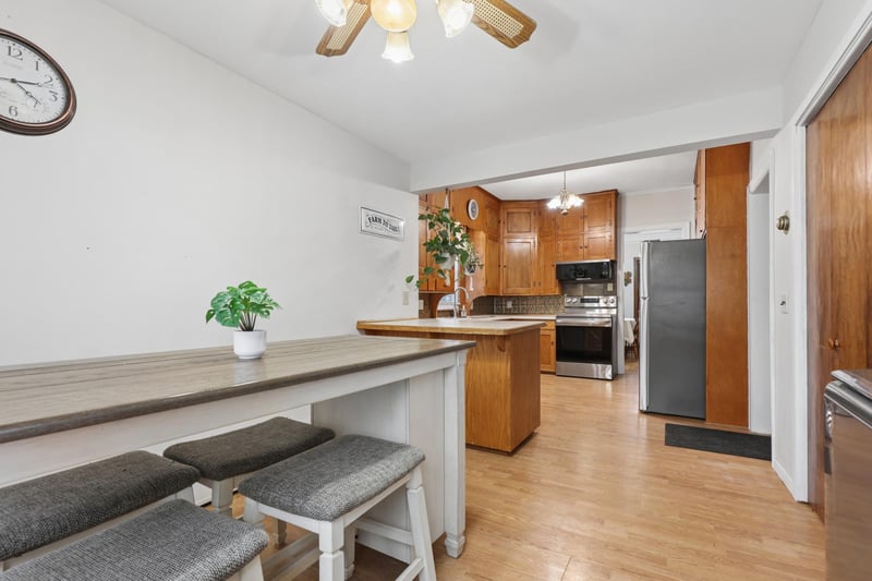 508 N Hennepin St, Winthrop, MN 55396