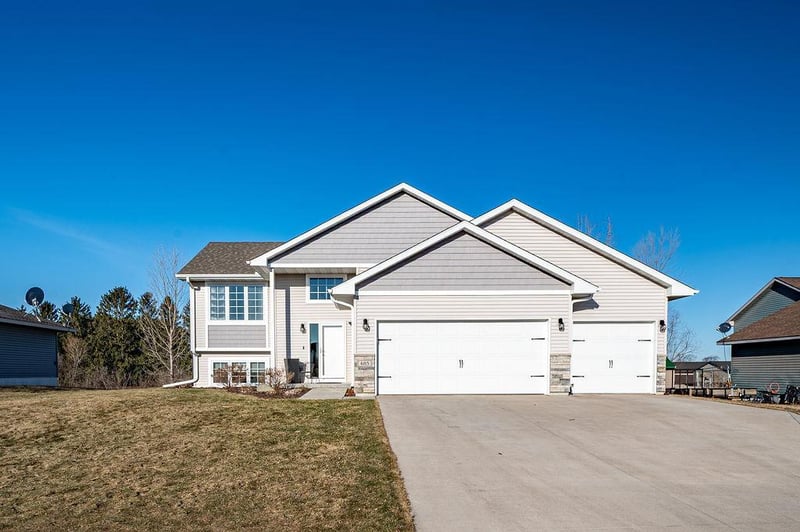 485 Highland Dr, Ellsworth, WI 54011