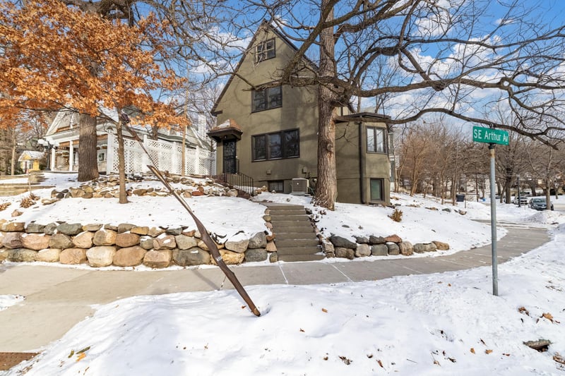 117 Arthur Ave SE, Minneapolis, MN 55414