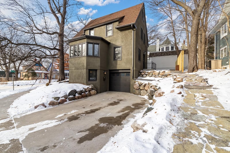 117 Arthur Ave SE, Minneapolis, MN 55414