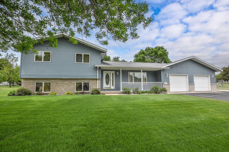 2407 Tranquility Dr, Saint Cloud, MN 56301