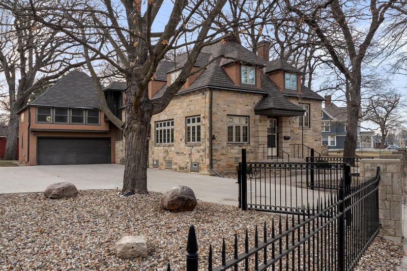 907 1st Dr NW, Austin, MN 55912