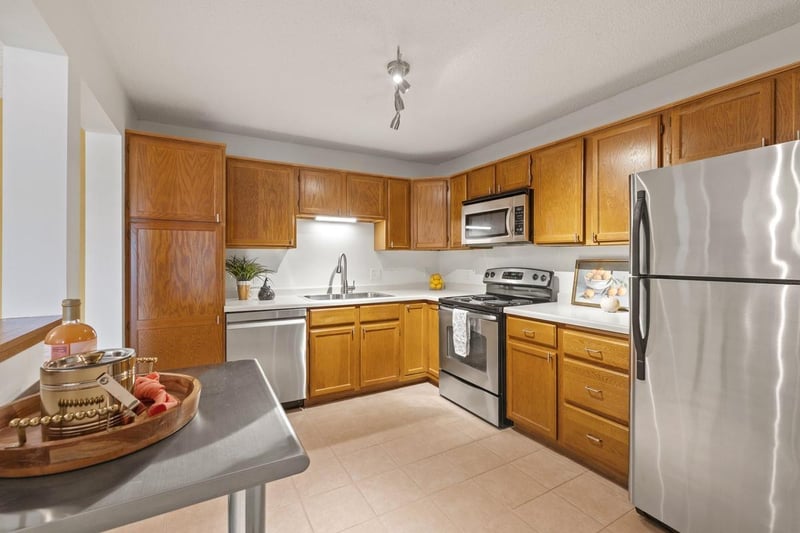 6085 Rowland Rd #312, Minnetonka, MN 55343