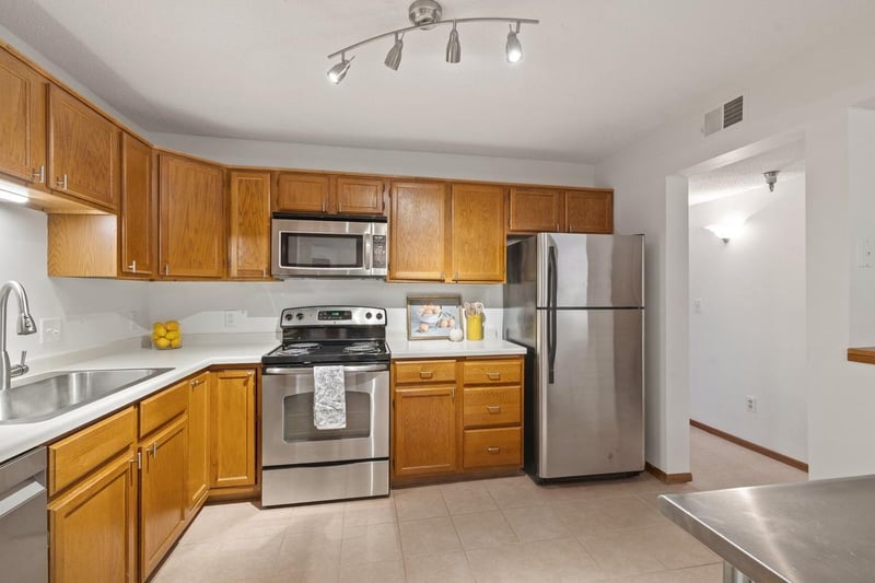 6085 Rowland Rd #312, Minnetonka, MN 55343