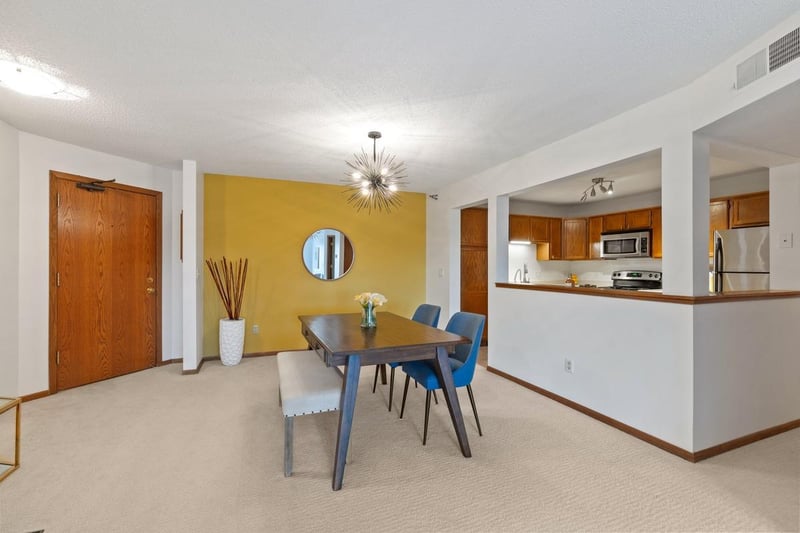 6085 Rowland Rd #312, Minnetonka, MN 55343