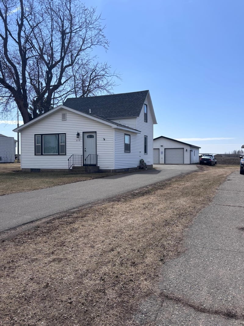 610 Hipple Ave, Henning, MN 56551