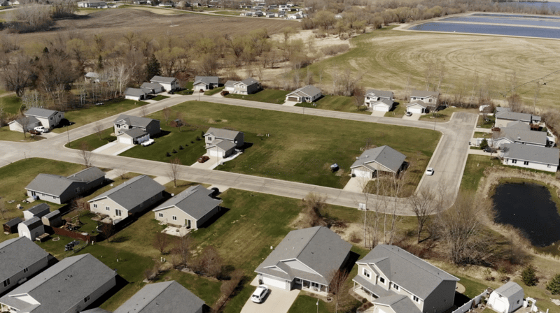 553 Coleman Ave E, Eden Valley, MN 55329