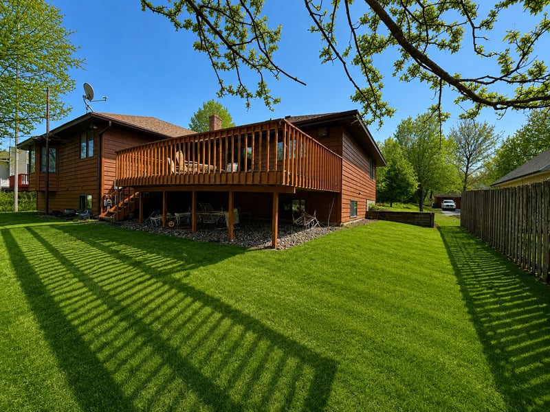 1933 Linda Ln, Saint Cloud, MN 56301