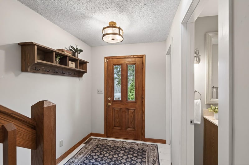 115 Smith Ave, Wayzata, MN 55391