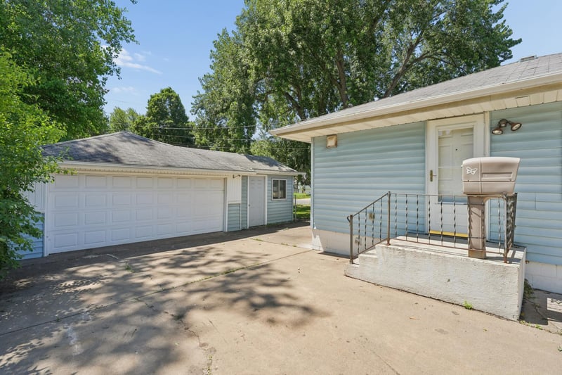 3919 Bass Lake Rd, Brooklyn Center, MN 55429