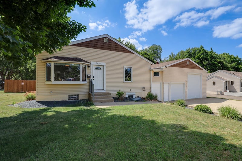 9632 Pleasant Ave S, Bloomington, MN 55420