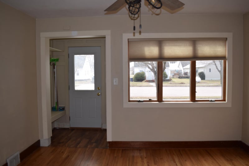 213 Brown St W, Comfrey, MN 56019