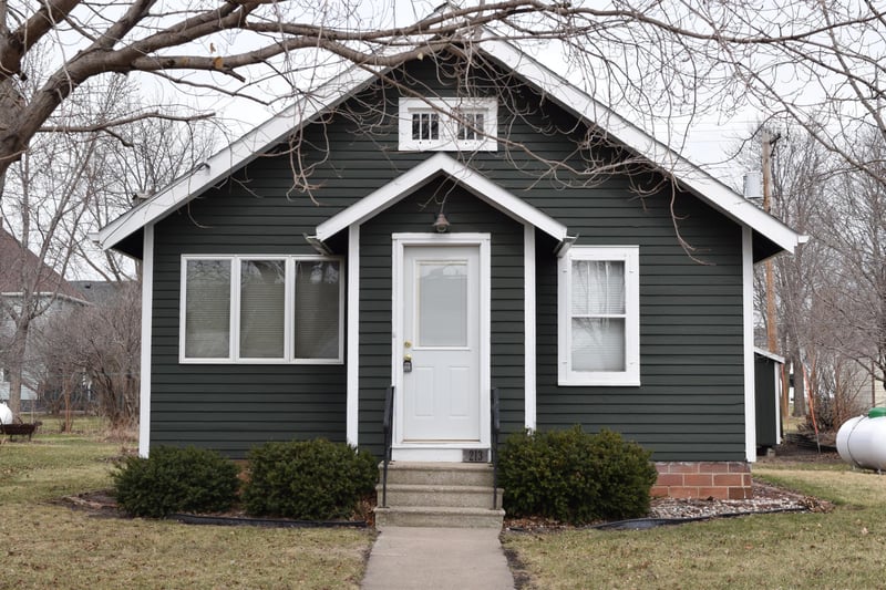 213 Brown St W, Comfrey, MN 56019