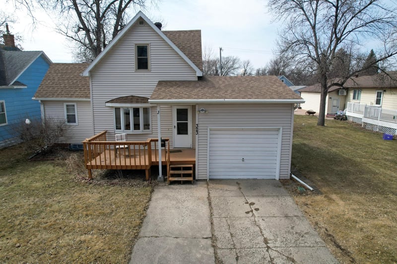 323 10th St N, Breckenridge, MN 56520