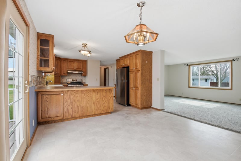 114 4th St N, Grove City, MN 56243