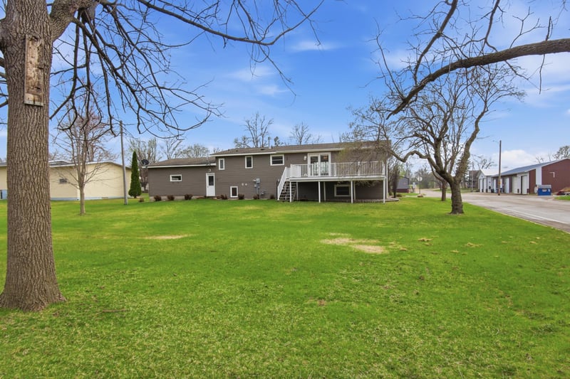 114 4th St N, Grove City, MN 56243
