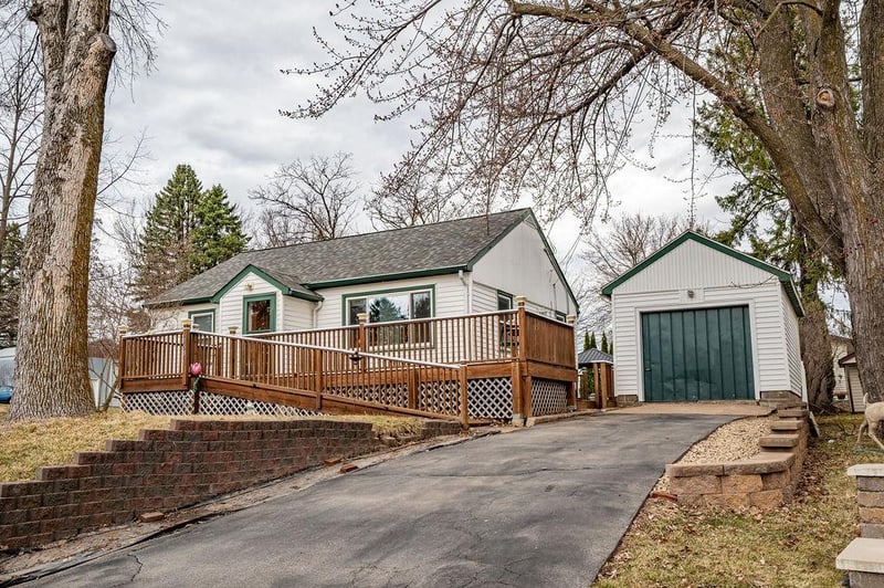 158 W Summit Ave, Ellsworth, WI 54011