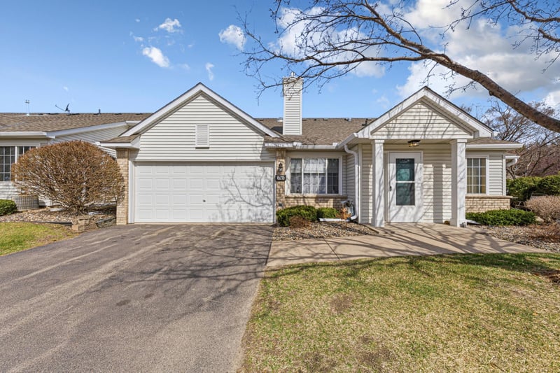 15215 Greenhaven Way, Burnsville, MN 55306