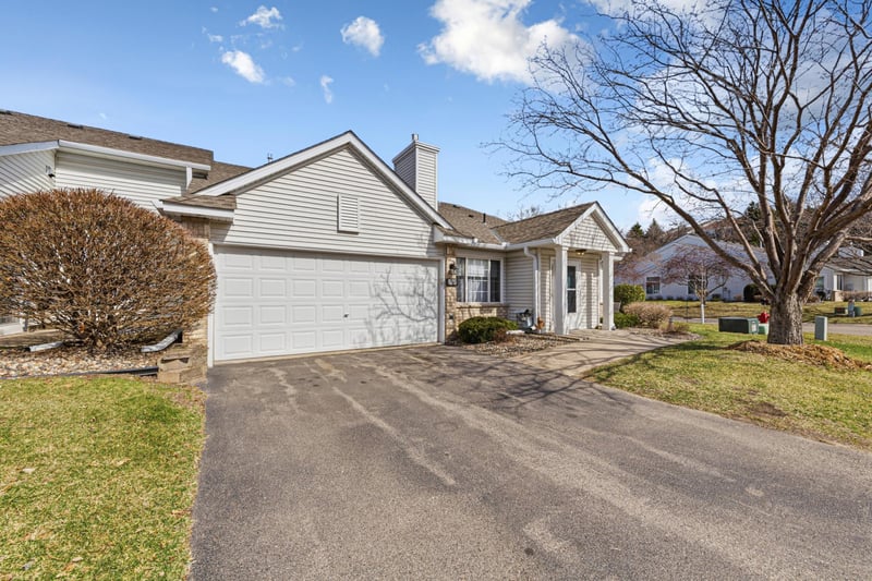15215 Greenhaven Way, Burnsville, MN 55306