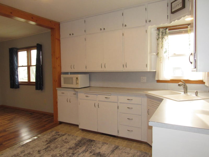 302 W 5th Ave, Lakefield, MN 56150