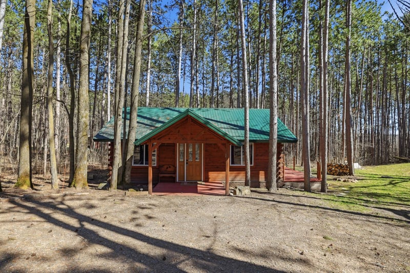 2633 Pine Ln, Mora, MN 55051