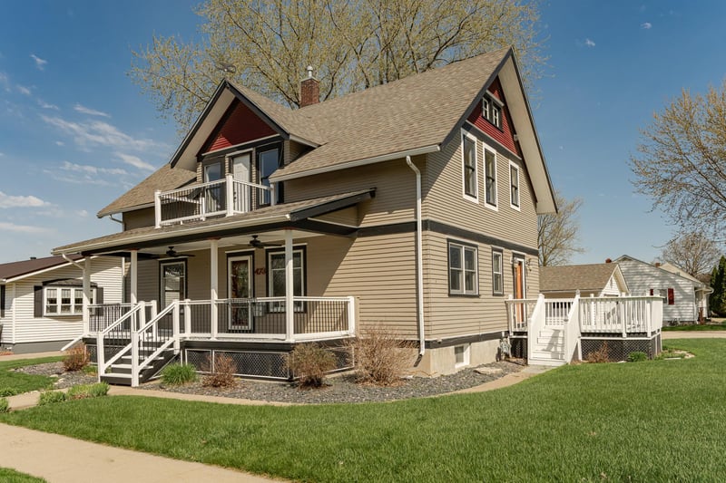 473 E 12th St, Saint Charles, MN 55972